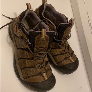 Keen men’s waterproof leather mid top boots
